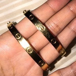 Gold bracelet screw bangle